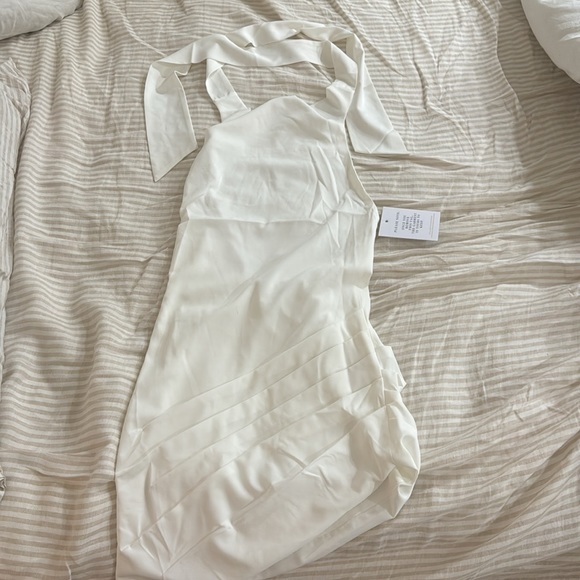 New Alamour The Label Blanche Dress in a Small! - Picture 4 of 5